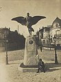 "Ícaro" em Saint-Cloud - Monumento em homenagem a Santos Dumont - 1-13666-0000-0000, Acervo do Museu Paulista da USP.jpg